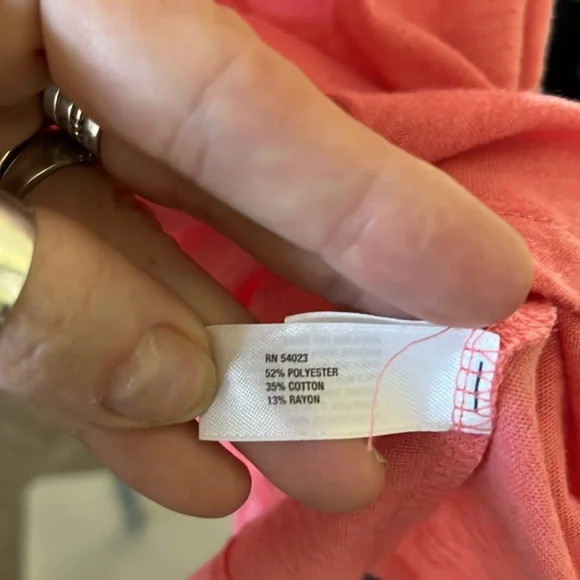 🎈Gap Short Sleeve Vee Neck Tshirt - Picture 4 of 7